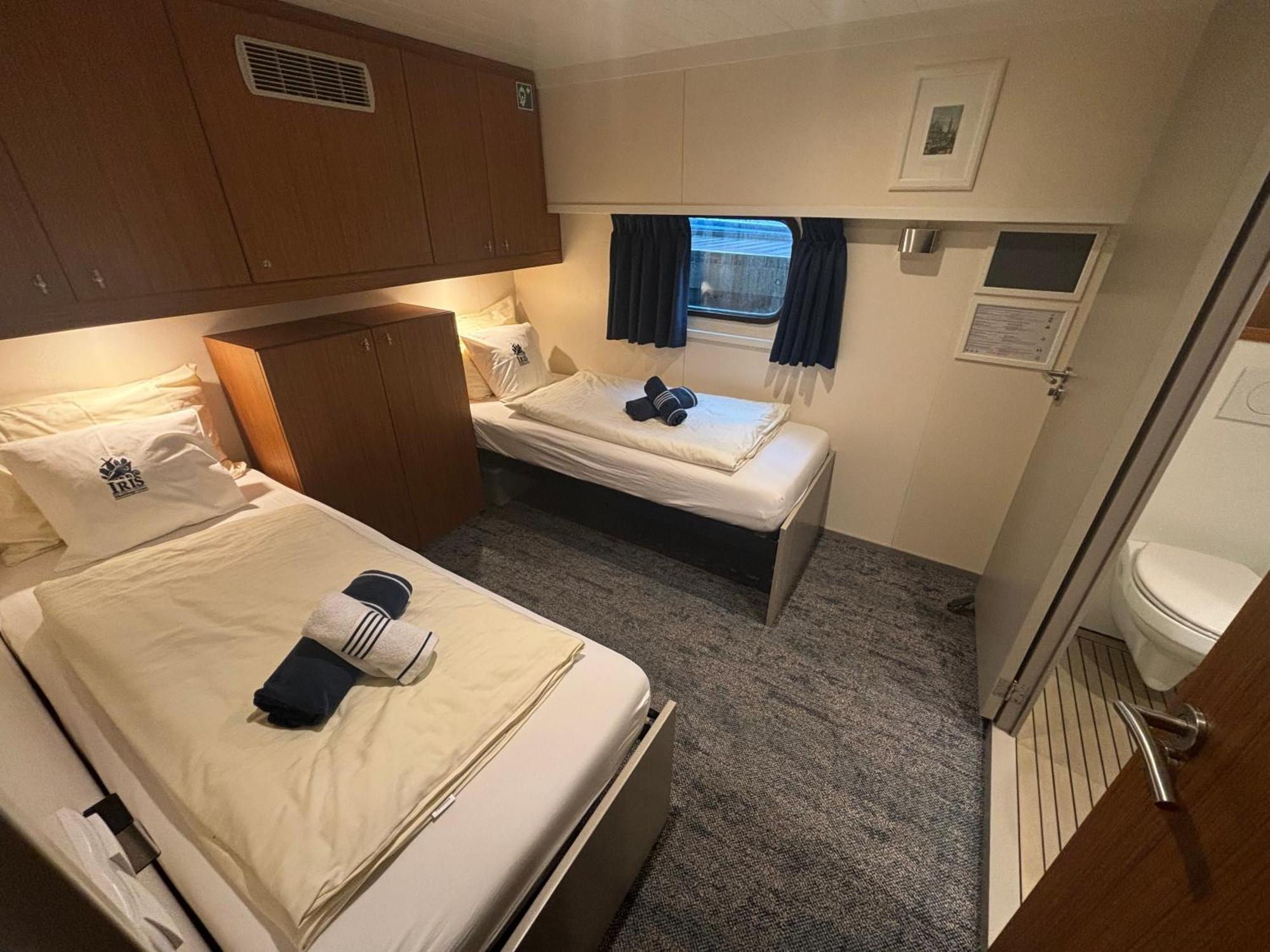 Hotelboat Iris Амстердам Экстерьер фото